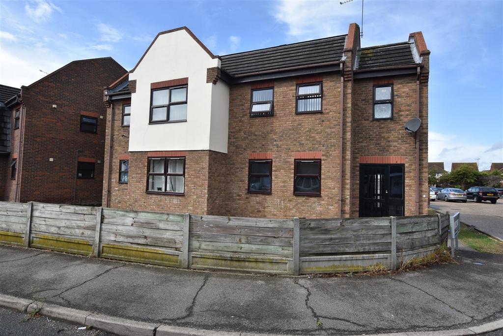 Sanders Road, Canvey Island SS8 1 bed apartment £850 pcm (£196 pw)