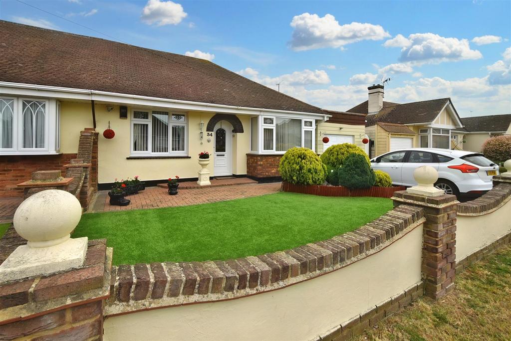 Atherstone Road, Canvey Island SS8 2 bed semidetached bungalow £400,000