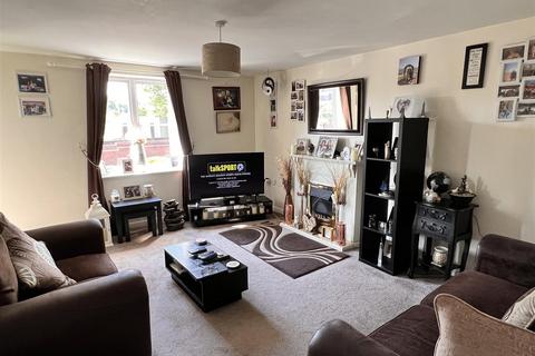 2 bedroom flat for sale - Luanne Close, Cradley Heath
