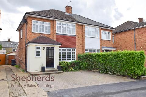 25 Ashdown Crescent, Cheshunt, Waltham Cross, EN8 0RS