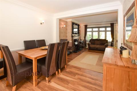 25 Ashdown Crescent, Cheshunt, Waltham Cross, EN8 0RS