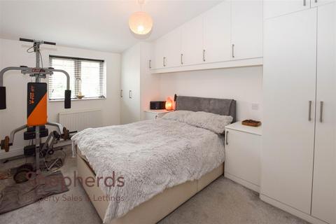 25 Ashdown Crescent, Cheshunt, Waltham Cross, EN8 0RS