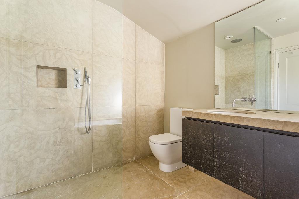 9 Leckhampton Road 320399   (16).jpg