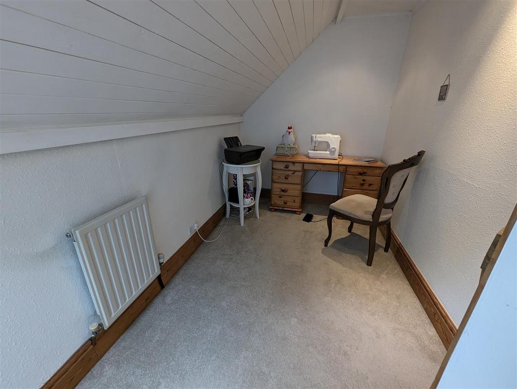 Bedroom 3/Study