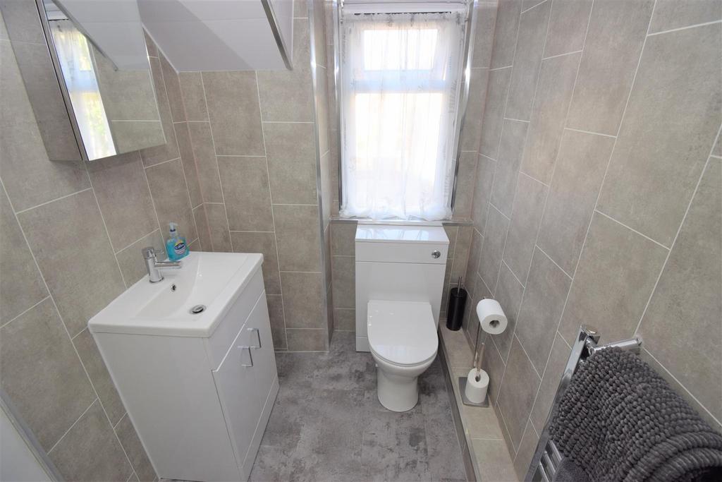 Bathroom (2).jpg