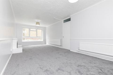 16 Brierly Gardens, London, E2 0TE