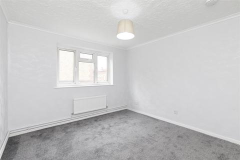 16 Brierly Gardens, London, E2 0TE