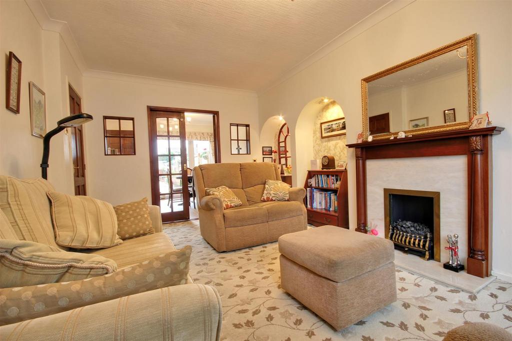 Derrymore Road, Willerby, Hull 3 bed semidetached house for sale £