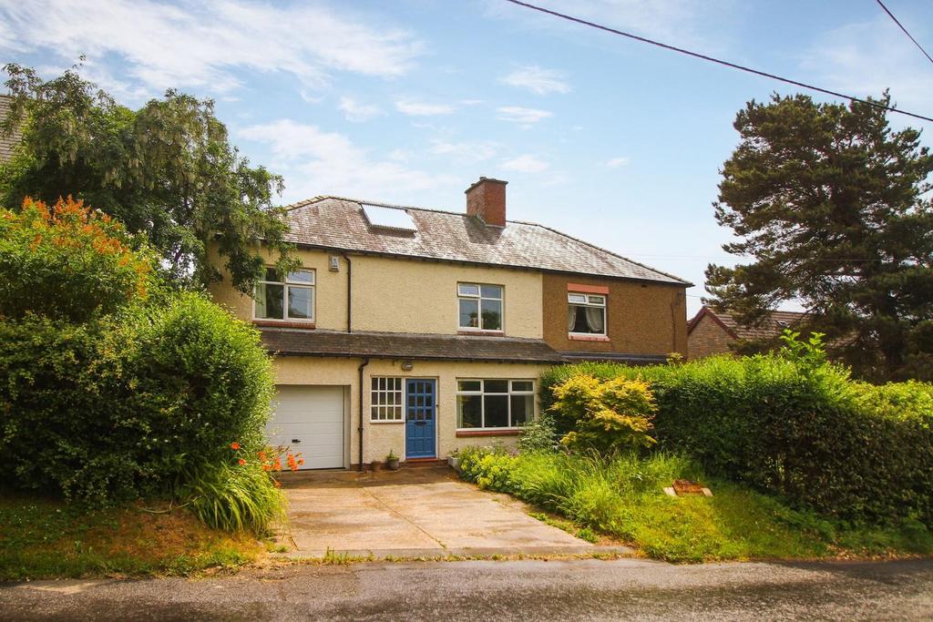 Oakwood, Hexham 4 bed semidetached house £350,000