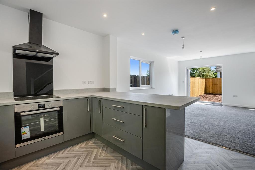 A08 - Kennicott Place, Totnes - 230614.jpg