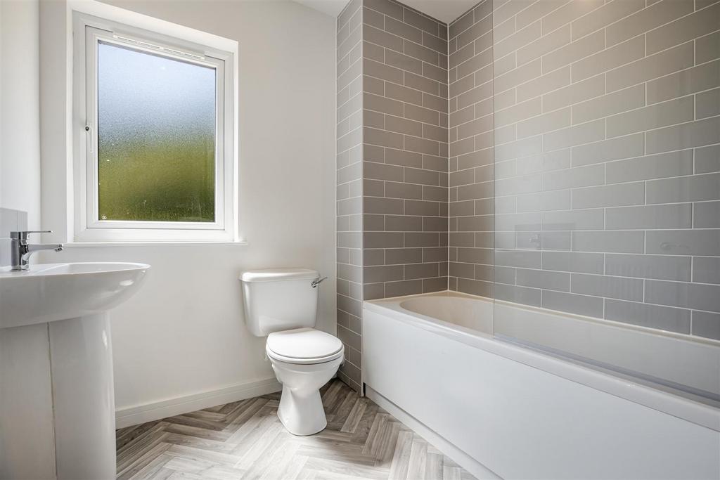 A14 - Kennicott Place, Totnes - 230614.jpg