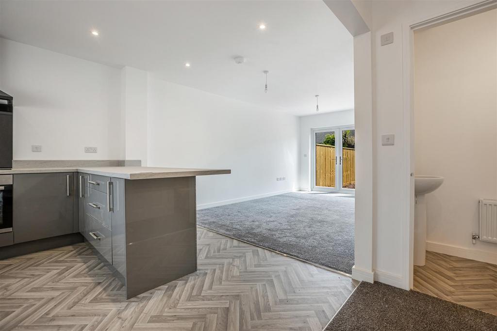 A12 - Kennicott Place, Totnes - 230614.jpg
