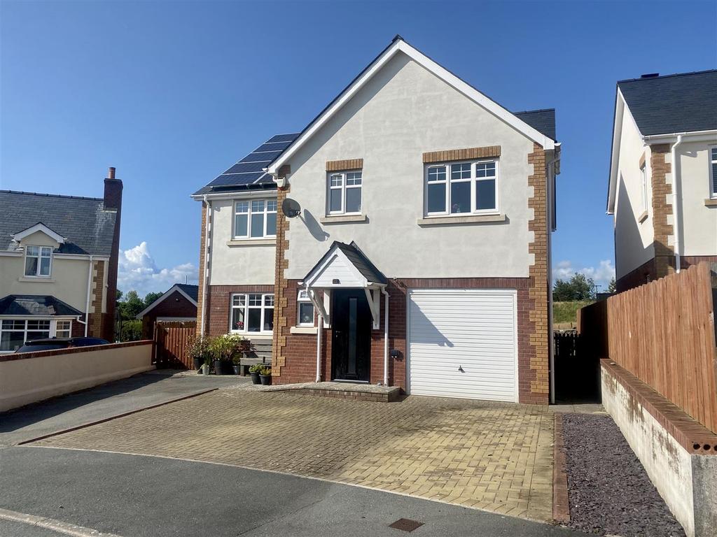 Stad Wern Gethin, Llanfairpwllgwyngyll 4 bed detached house for sale