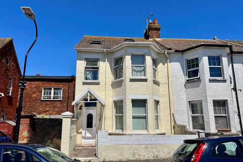5 bedroom end of terrace house for sale, Halton Road, Eastbourne