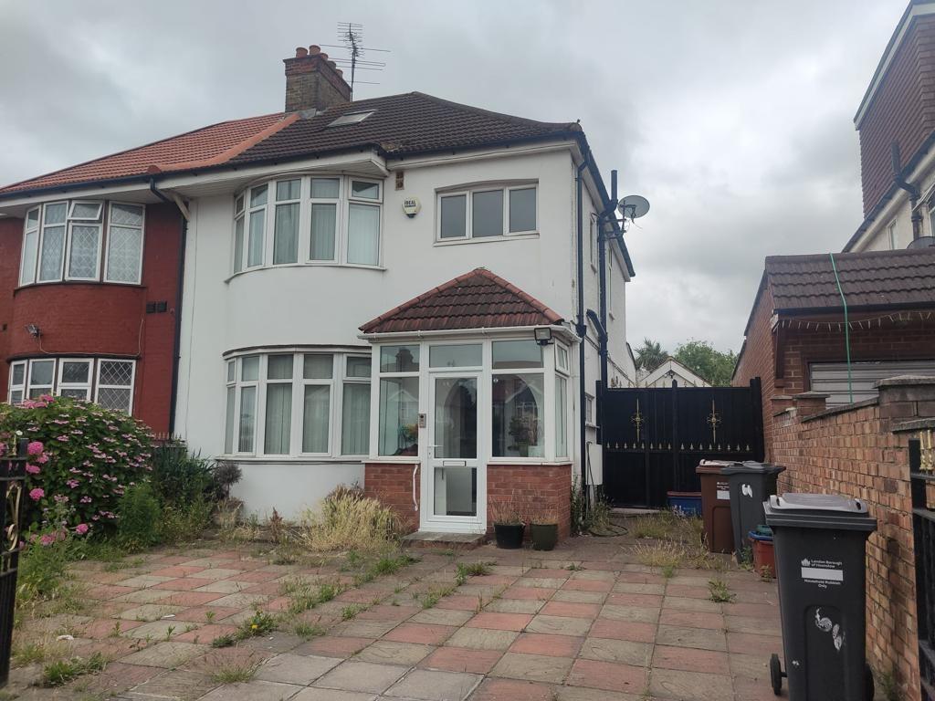 Great South West Road, Hounslow, TW4 5 bed semidetached house £2,700