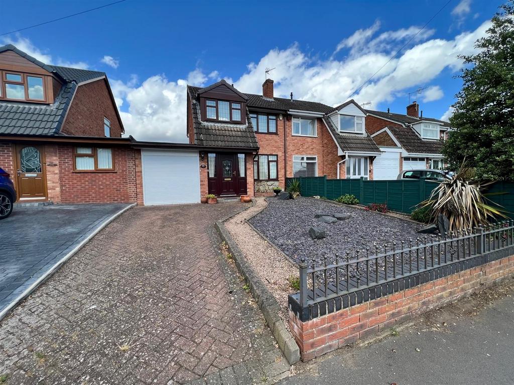 Bells Lane, Wordsley, DY8 5DN 3 bed semidetached house for sale £220,000
