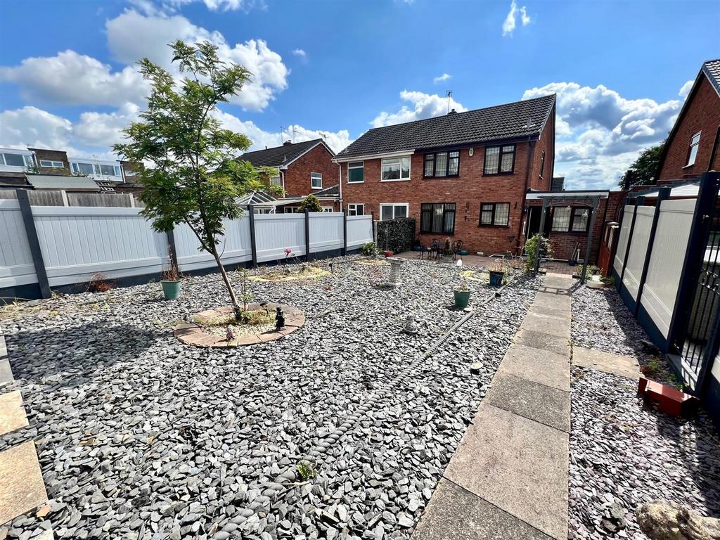 Bells Lane, Wordsley, DY8 5DN 3 bed semidetached house £220,000