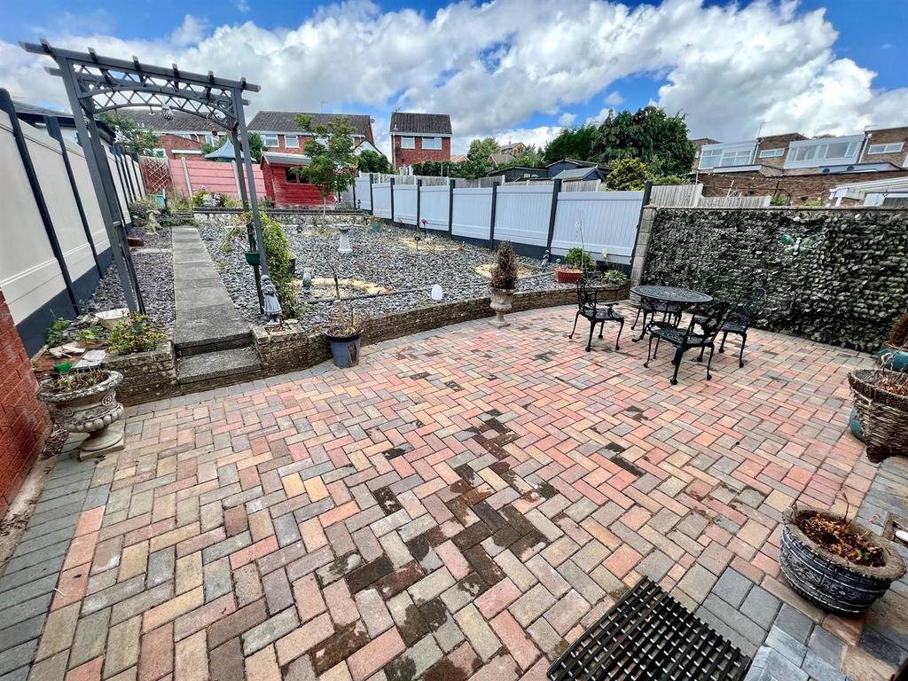 Bells Lane, Wordsley, DY8 5DN 3 bed semidetached house £220,000