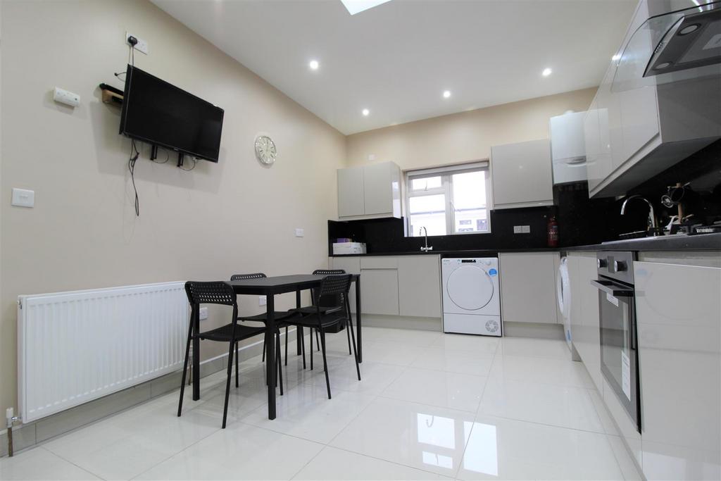 Meadvale Road, Croydon 8 bed end of terrace house for sale £850,000