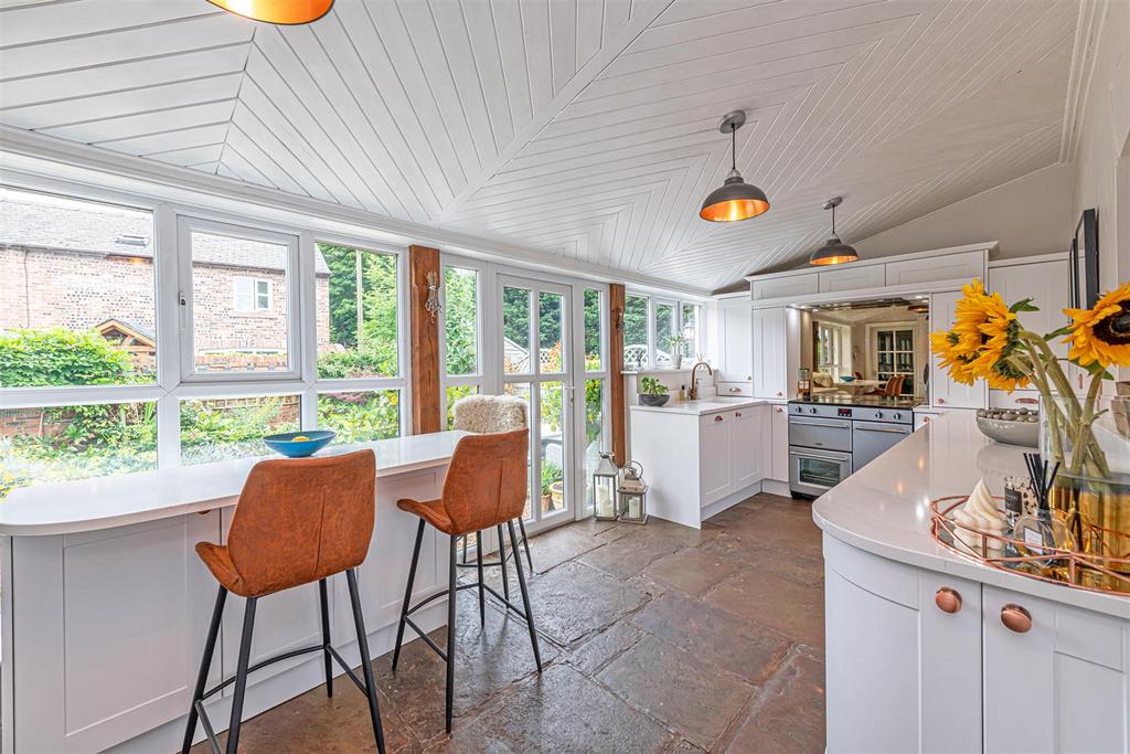 Northwich Road, Lower Stretton, Warrington 3 bed semidetached house