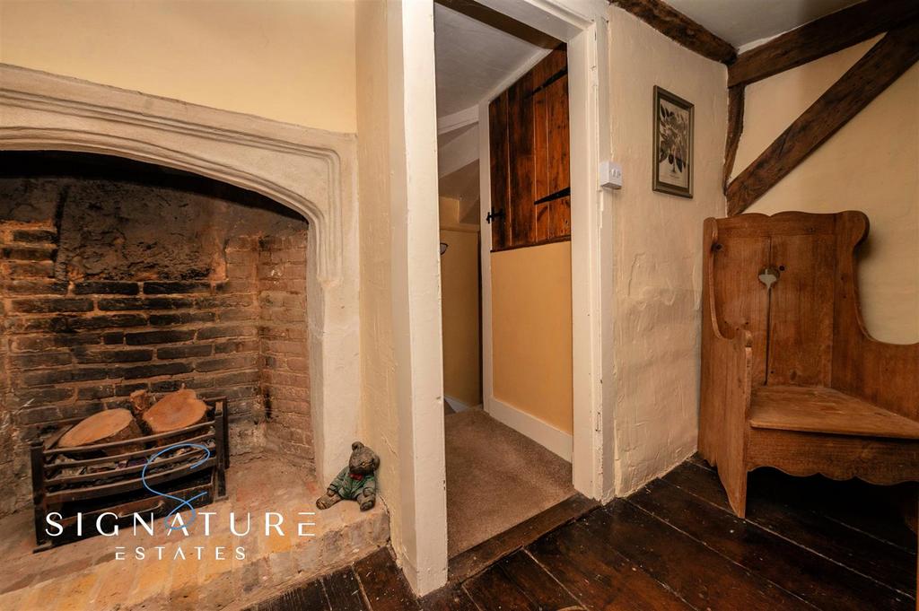 YEWCOTTAGE ALDBURY 93 (1).jpg