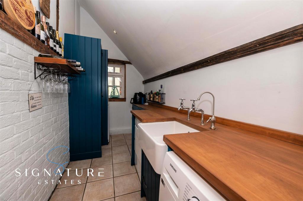 YEWCOTTAGE ALDBURY 136 (1).jpg
