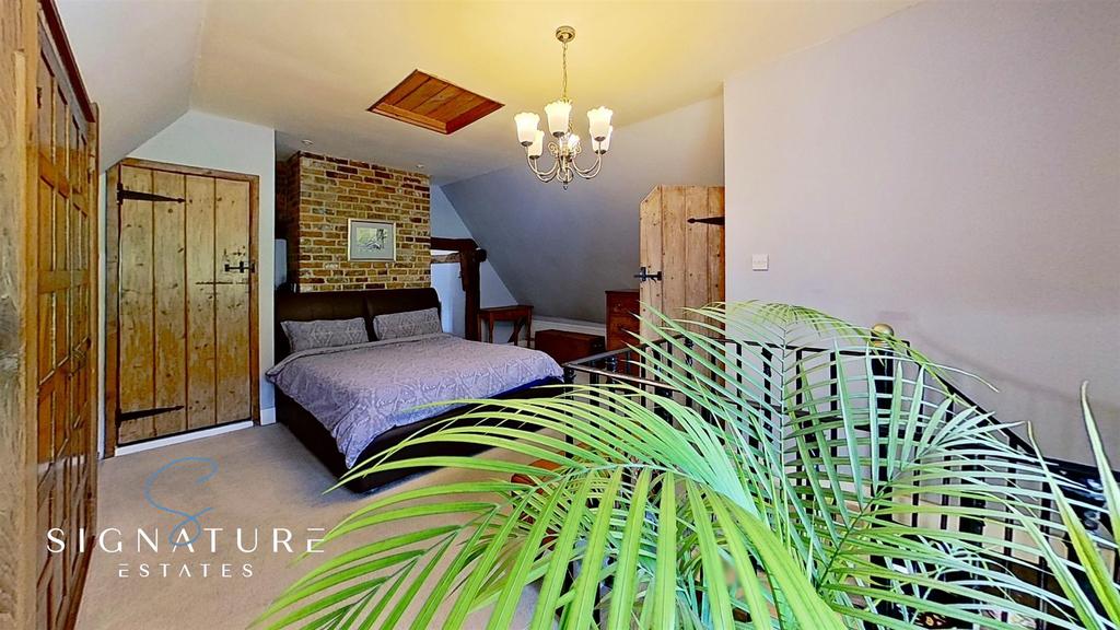 Stocks Road Aldbury Tring HP23 5 RU Bedroom (1).jpg