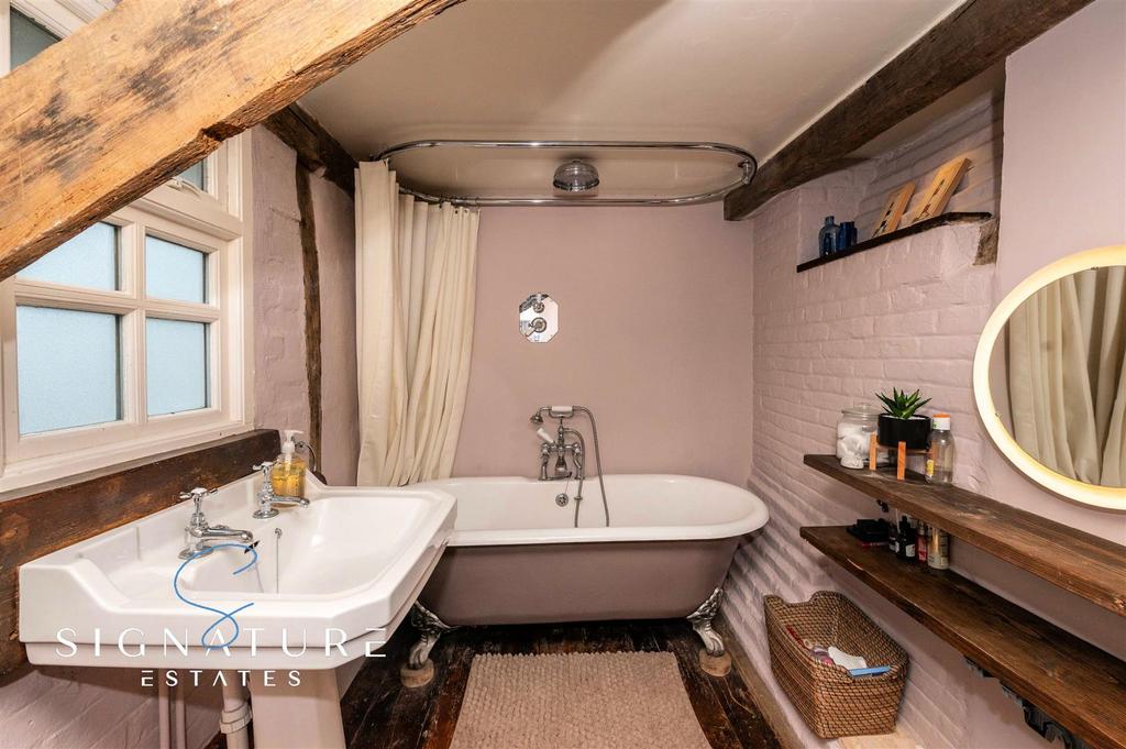 YEWCOTTAGE ALDBURY 55 (1).jpg