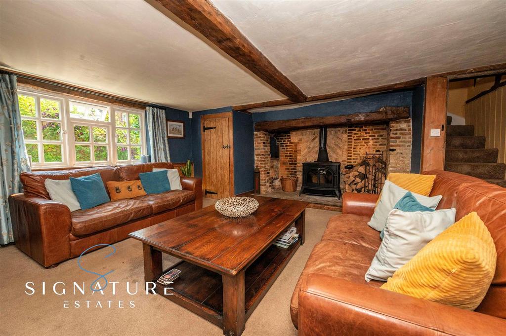 YEWCOTTAGE ALDBURY 128 (1).jpg