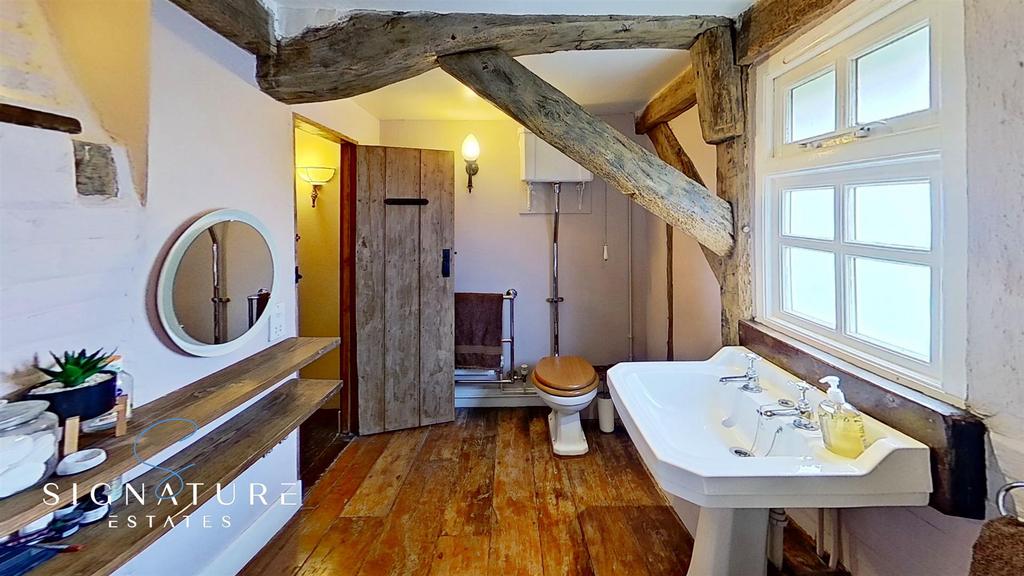 Stocks Road Aldbury Tring HP23 5 RU Bathroom (1).jp