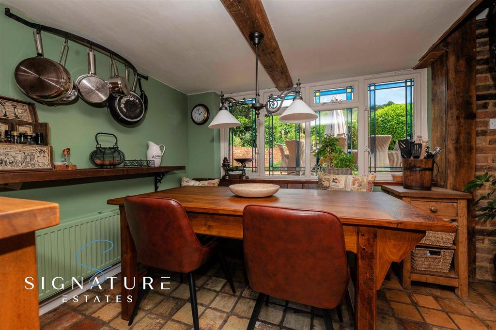 YEWCOTTAGE ALDBURY 22 (1).jpg