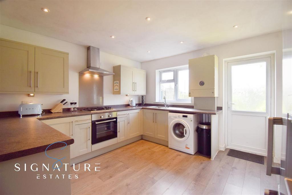 Kitchen / Lounge