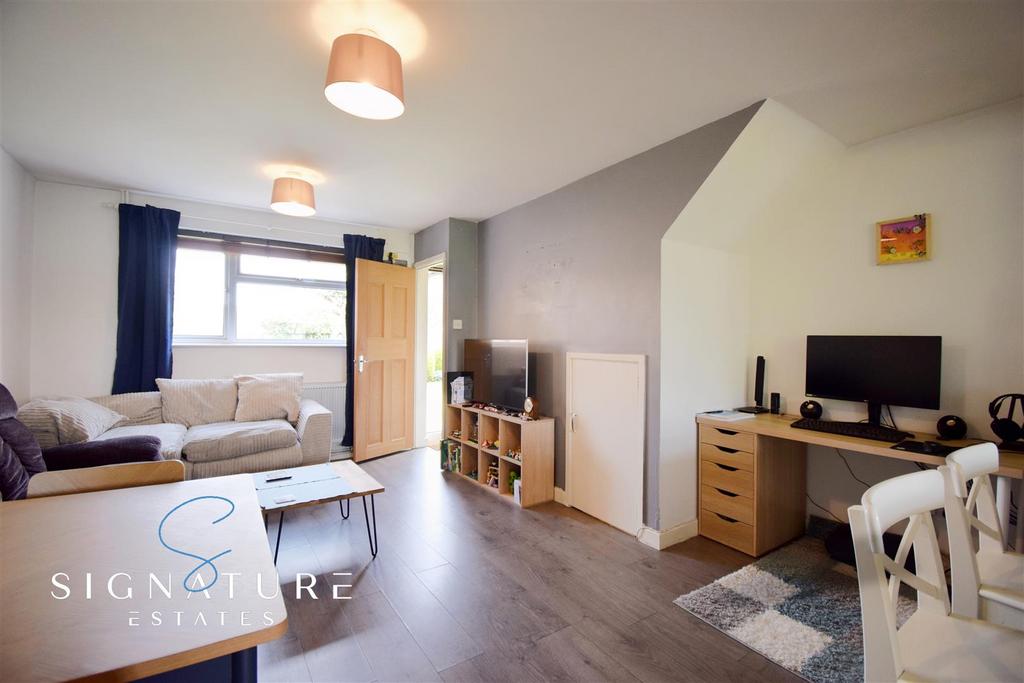 Kitchen / Lounge
