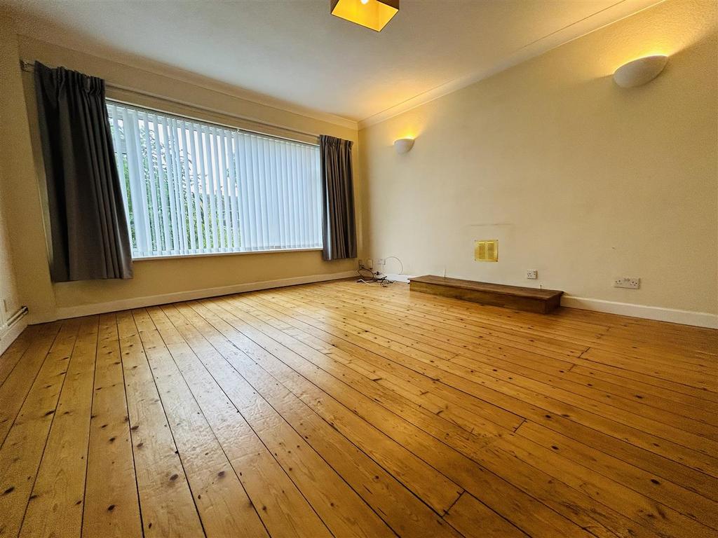 78 Redhouse Road, Tettenhall 3 bed detached house £1,300 pcm (£300 pw)