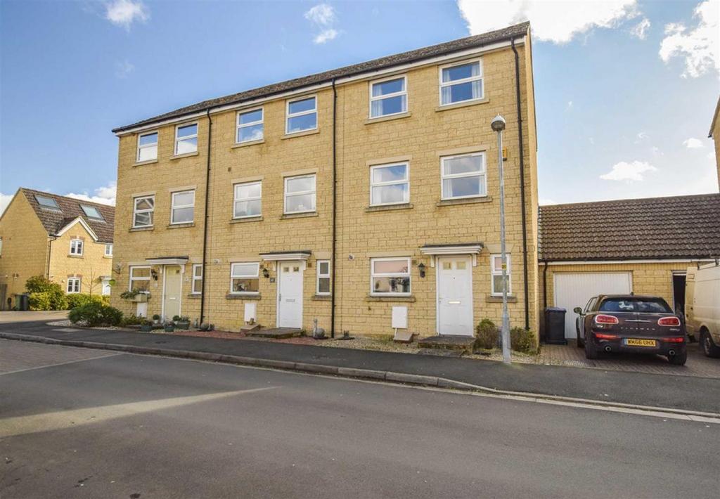 Avenue De Gien, Malmesbury 4 bed terraced house £1,475 pcm (£340 pw)