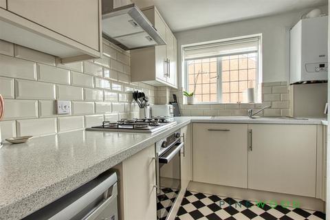 17 Bradgate Croft, Chesterfield, S41 0XZ