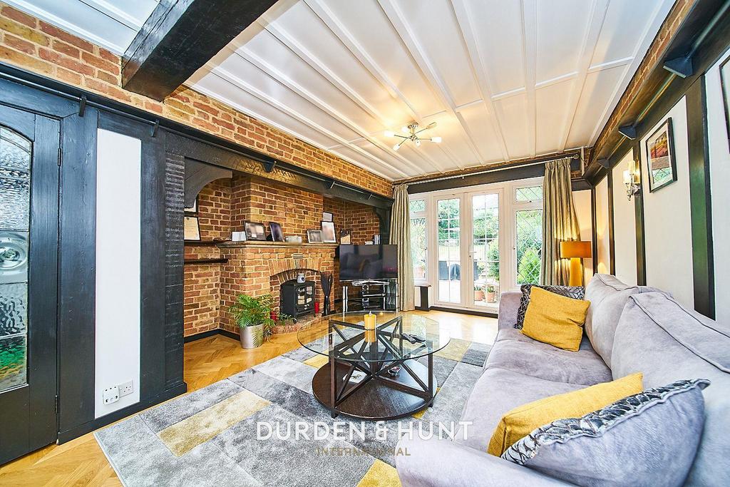 Mount Pleasant Road, Chigwell, IG7 5 bed semidetached house £1,200,000