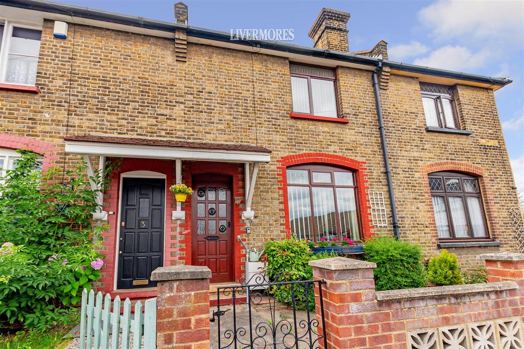 Oak Road, Erith 3 bed terraced house for sale £350,000