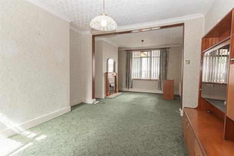 2 Oak Road, Erith, DA8 2NL