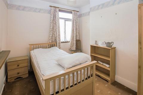 2 Oak Road, Erith, DA8 2NL