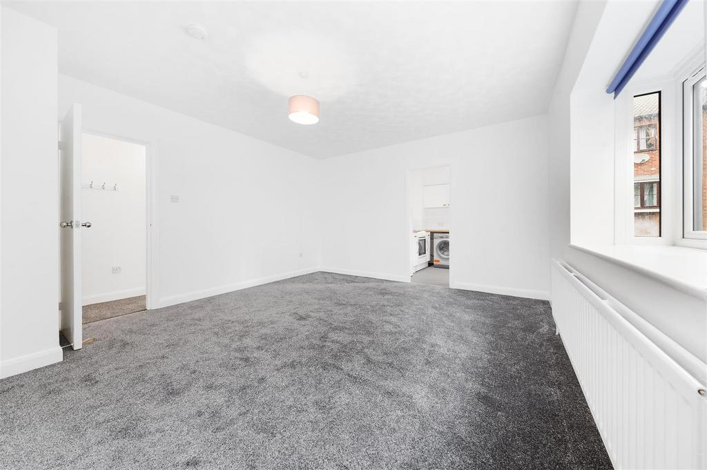 Hawarden Hill, London NW2 2 bed flat £1,850 pcm (£427 pw)