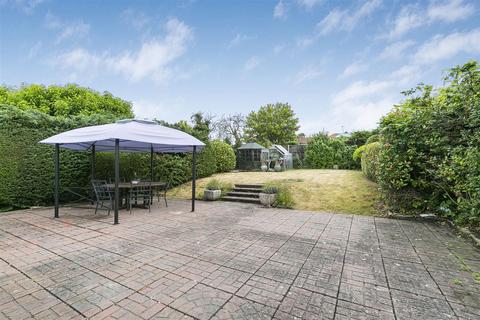 15 West Gardens, Epsom, KT17 1NQ
