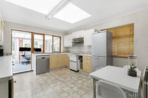 15 West Gardens, Epsom, KT17 1NQ
