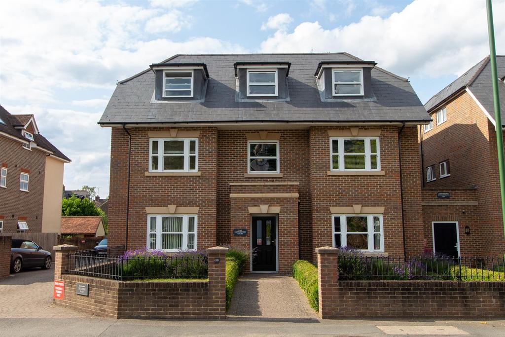 Copperwood Court, 51 Sydney Road, Haywards Heath 2 bed flat £1,395 pcm (£322 pw)