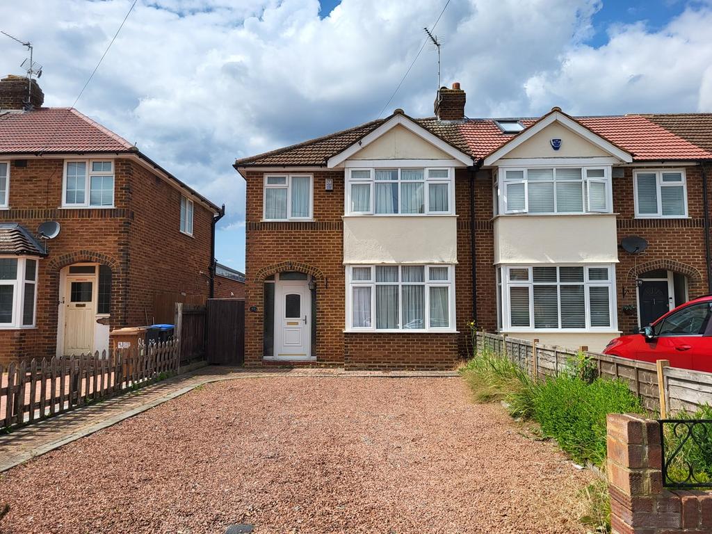 Heathcote Avenue, Hatfield, AL10 3 bed character property £450,000