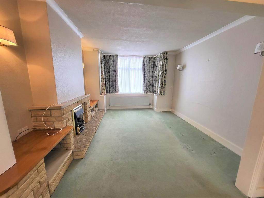 Heathcote Avenue, Hatfield, AL10 3 bed character property £450,000