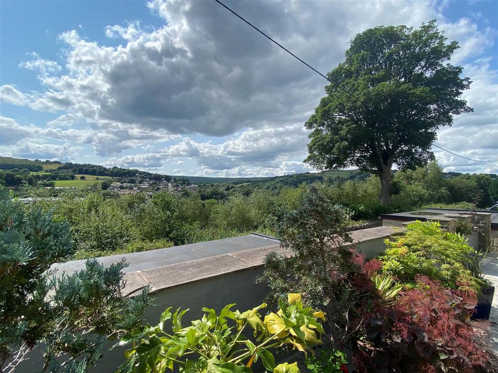Rock Bank, Whaley Bridge, High Peak 3 bed detached house for sale £