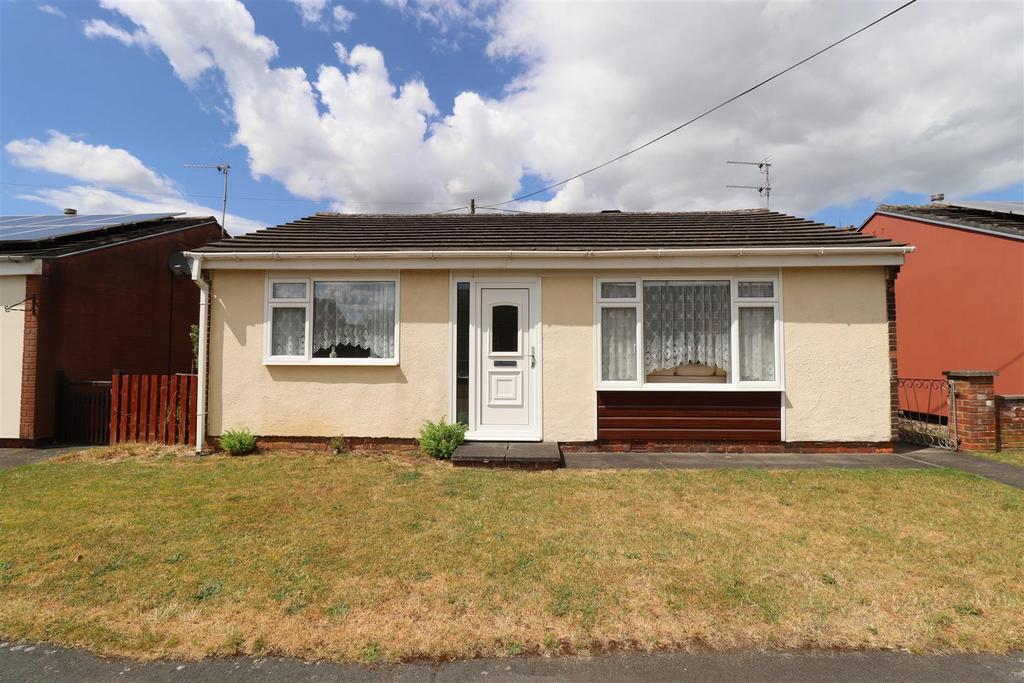 The Oval, Pocklington, York 2 bed detached bungalow £175,000