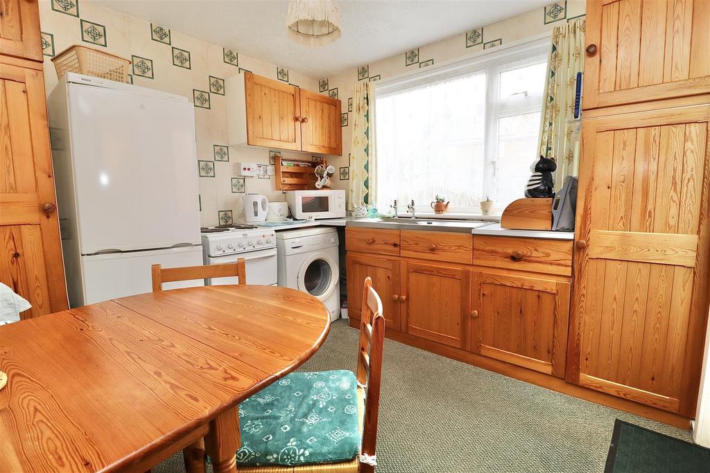The Oval, Pocklington, York 2 bed detached bungalow £175,000