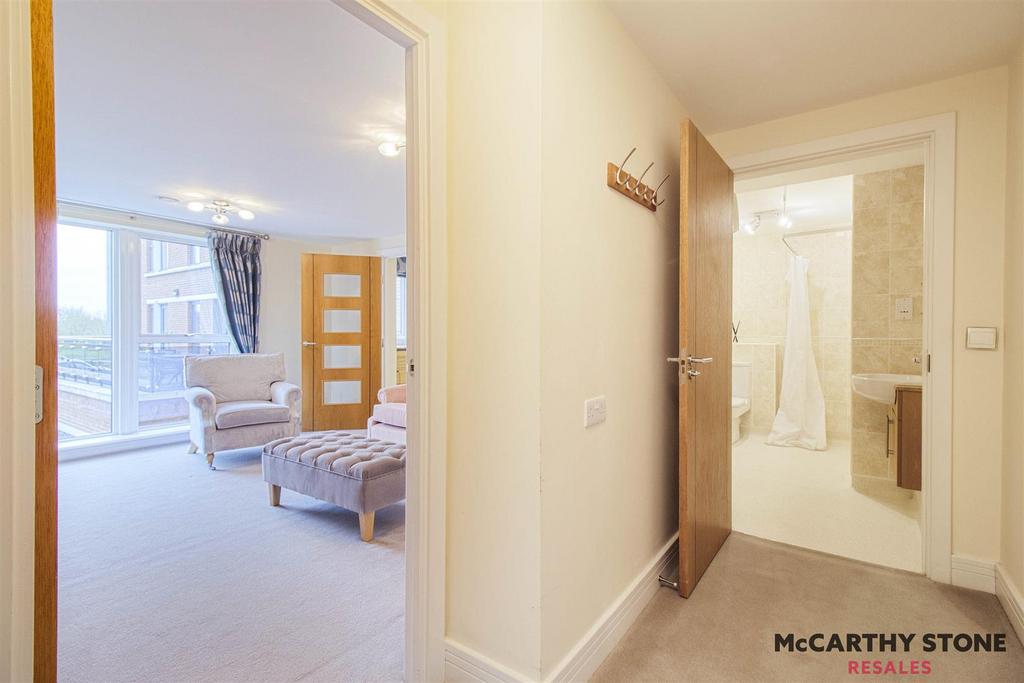 19 hallway living room and bathroom.jpg